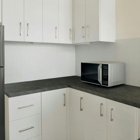 Delta Hotels By Marriott City Center Ad-Dauha Zewnętrze zdjęcie A typical microwave oven