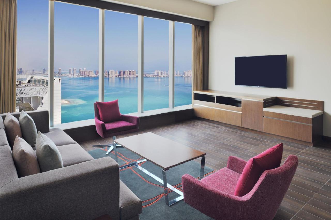 Delta Hotels By Marriott City Center Ad-Dauha Zewnętrze zdjęcie A living room in a typical apartment