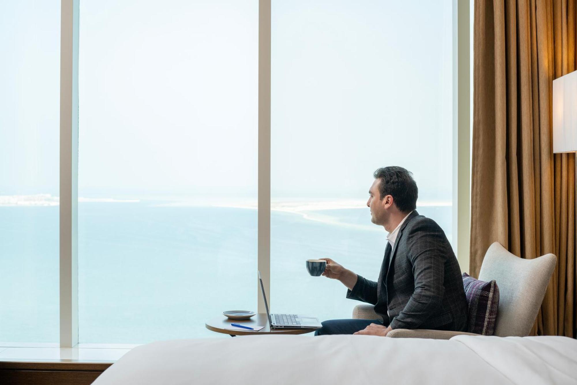 Delta Hotels By Marriott City Center Ad-Dauha Zewnętrze zdjęcie A guest enjoying the view from a room at the hotel