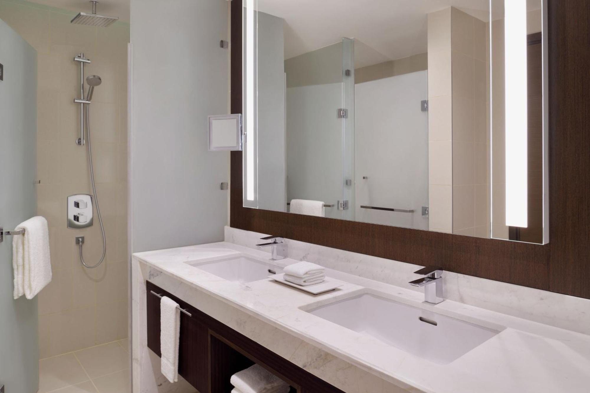 Delta Hotels By Marriott City Center Ad-Dauha Zewnętrze zdjęcie Bathroom