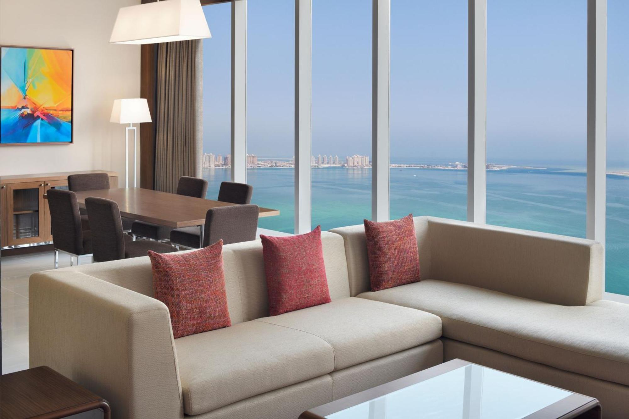Delta Hotels By Marriott City Center Ad-Dauha Zewnętrze zdjęcie A living room in a suite at the Atlantis, The Royal