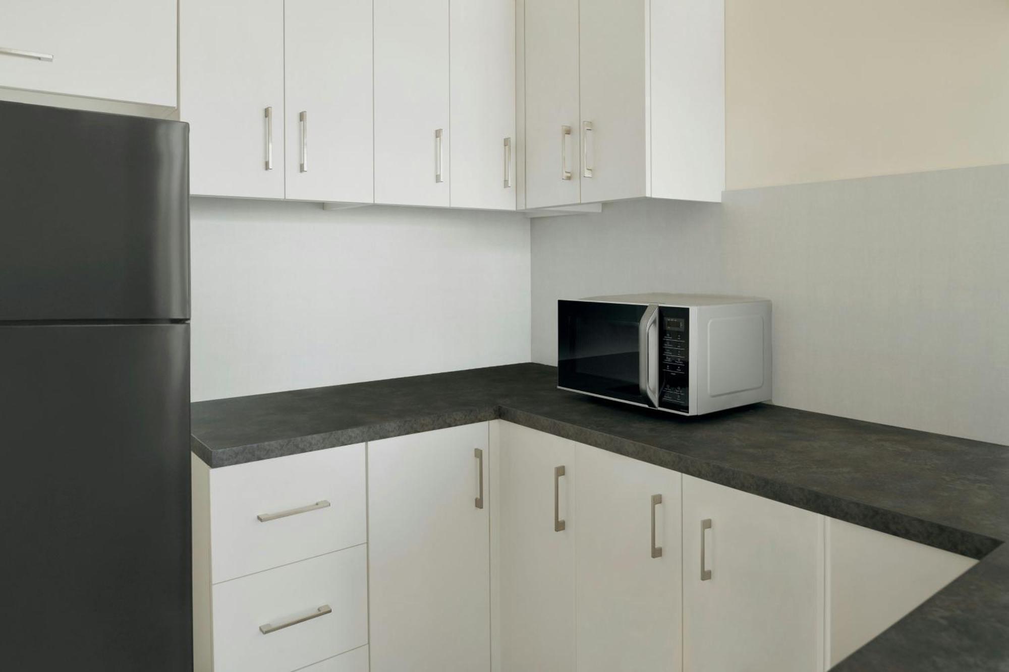 Delta Hotels By Marriott City Center Ad-Dauha Zewnętrze zdjęcie A typical microwave oven
