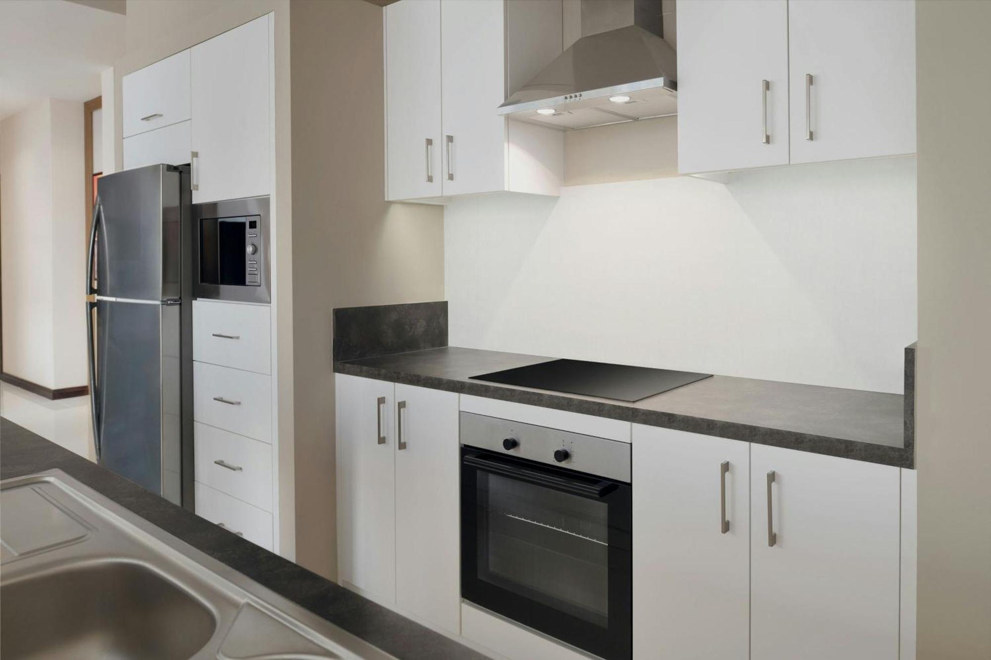 Delta Hotels By Marriott City Center Ad-Dauha Zewnętrze zdjęcie A typical kitchen in a student apartment